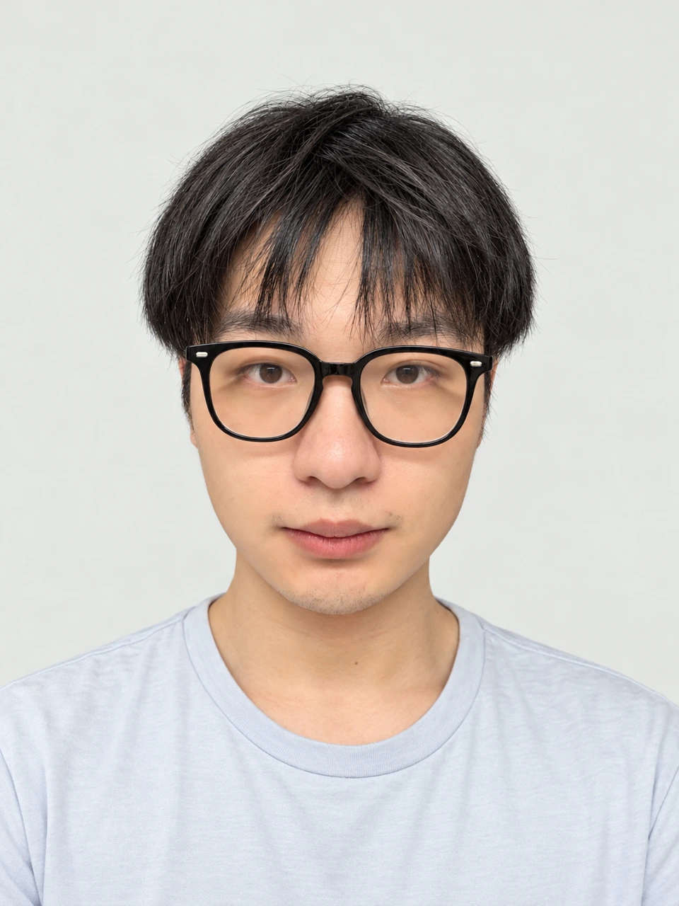 丁佳诺，戴黑色眼镜的正面职业肖像